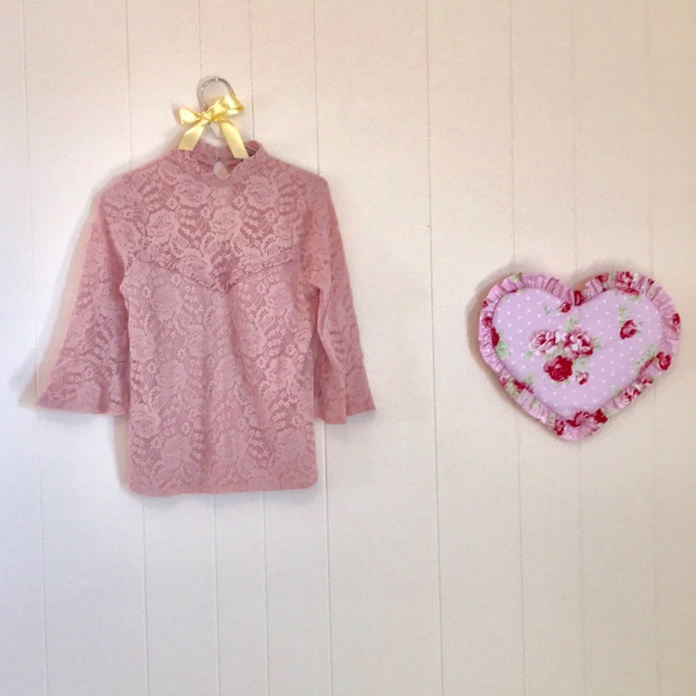 High Neck Lace Sweetheart Top in Rose